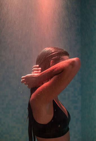 Miraggio visitor showering in Myrthia Thermal Spa shower