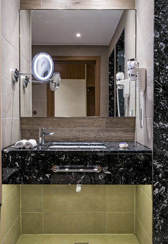 Deluxe Pool Front Room bathroom sink and mirror