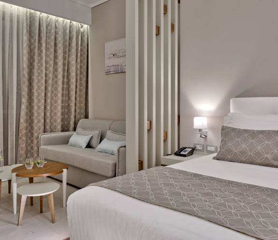 Family Garden View bed and sofa