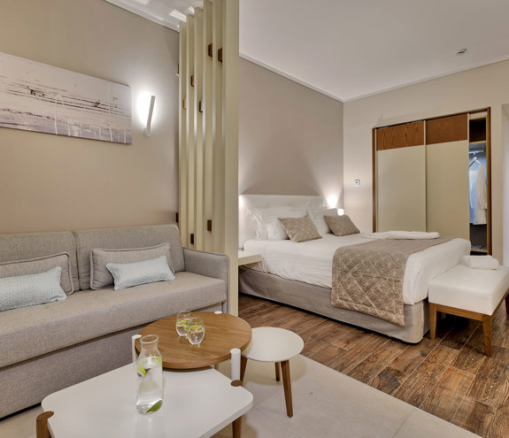 Family Garden View bed, sofa and decorations