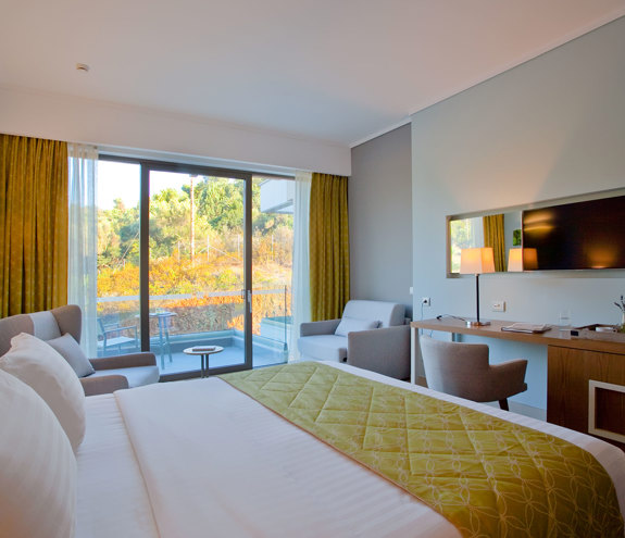 Superior Garden View Room bed and amenities