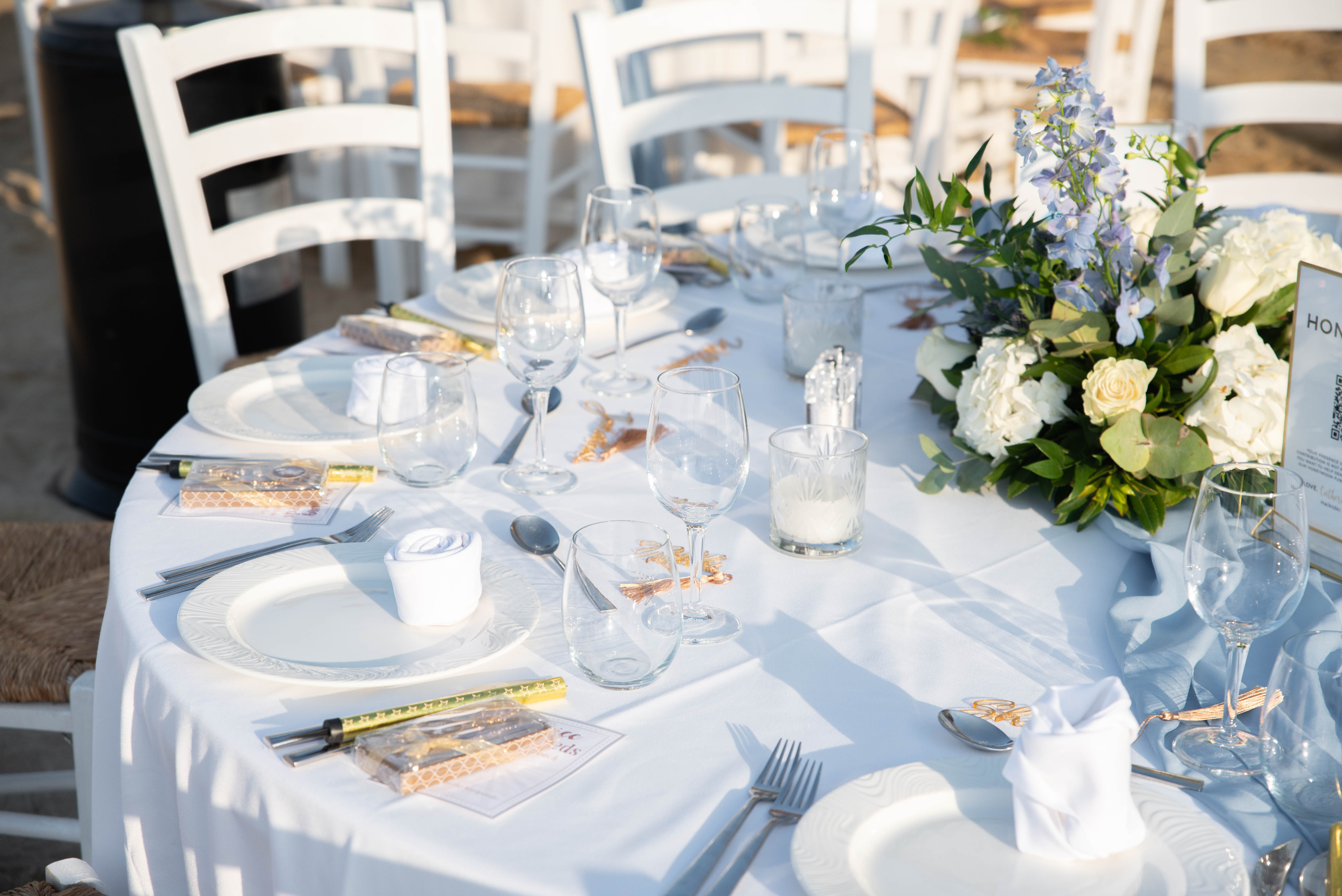 Close up to white flowers placed on a wedding table on the beach