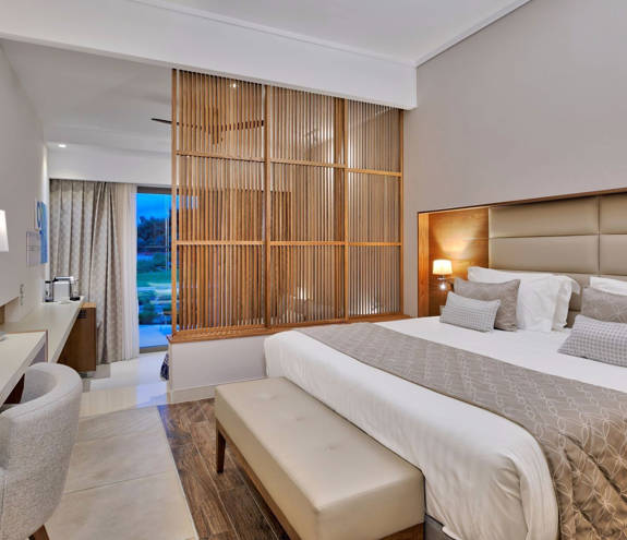 Family Garden View double bed and blinds