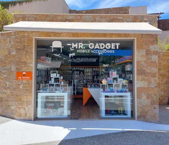 Mr. Gadget storefront displaying mobile accessories and tech gadgets