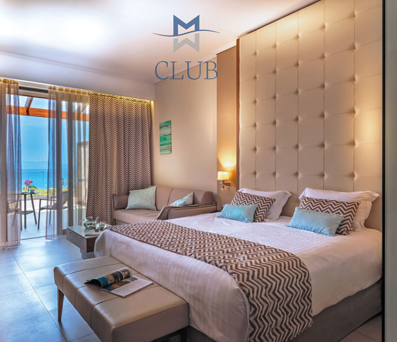 Club Sea View bed, sofa and decorations