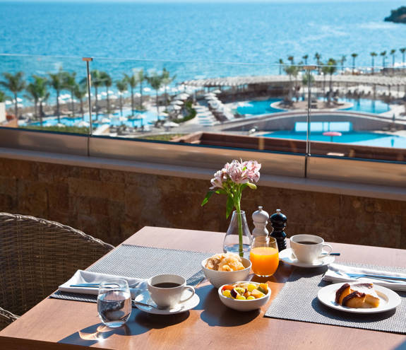 Kritamo Restaurant table for two with view of the pools and the sea