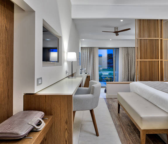 Family Garden View desk, chair and amenities