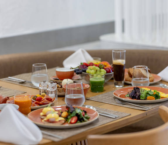 Elia Restaurant breakfast table