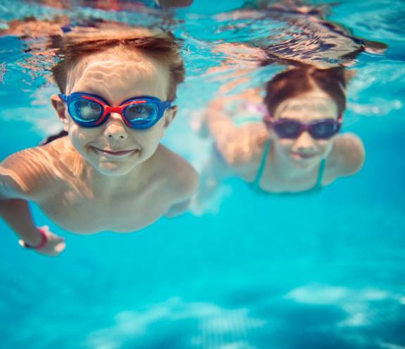 Miraggio children swimming