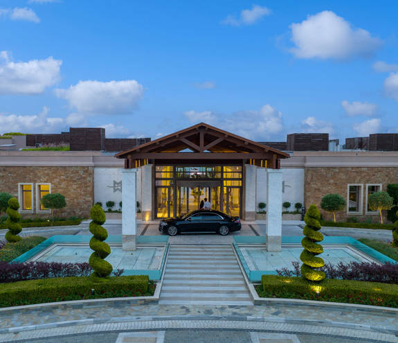 Miraggio Thermal Spa Resort inner entrance